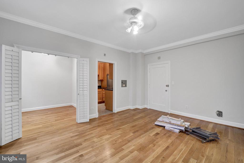 2032 BELMONT NW Unit: 215
