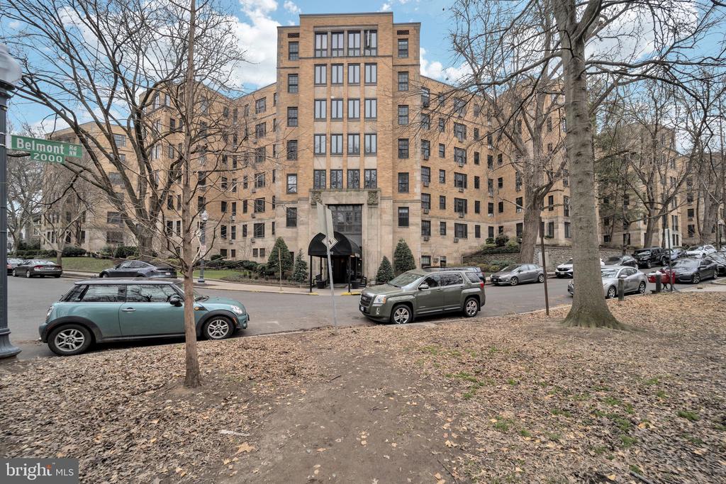 2032 BELMONT NW Unit: 215