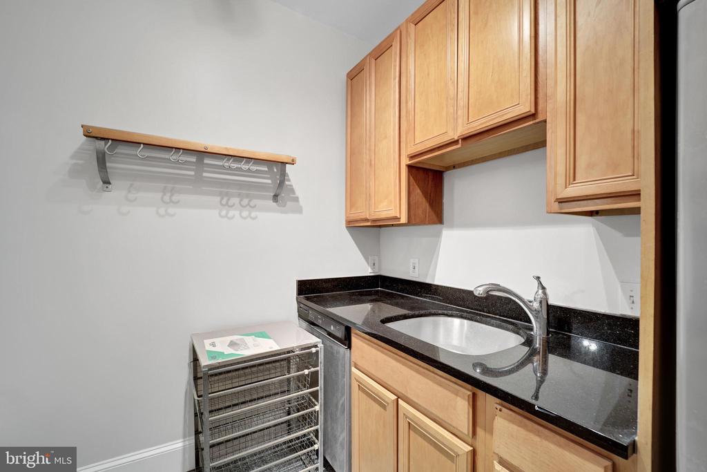 2032 BELMONT NW Unit: 215