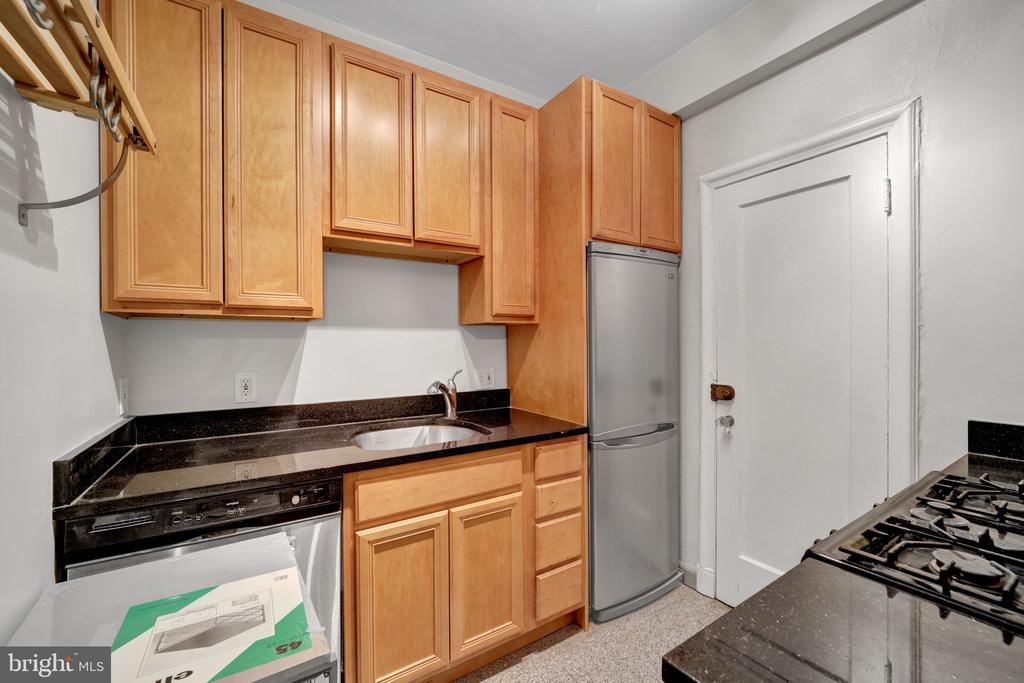 2032 BELMONT NW Unit: 215