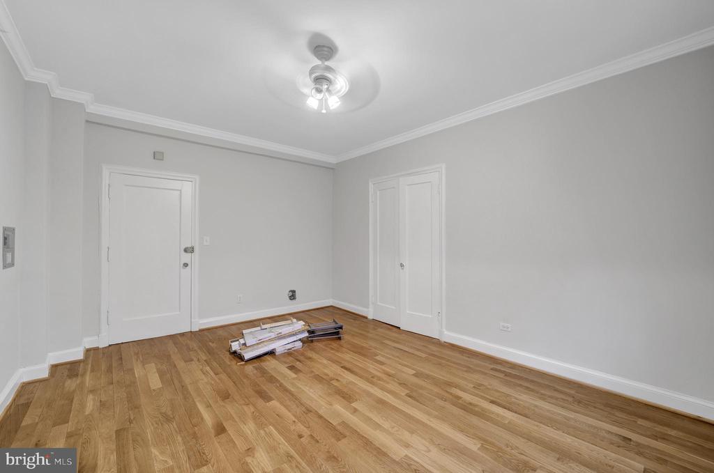 2032 BELMONT NW Unit: 215