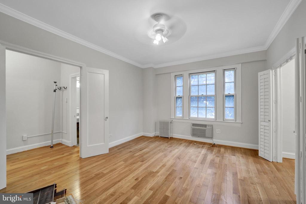 2032 BELMONT NW Unit: 215