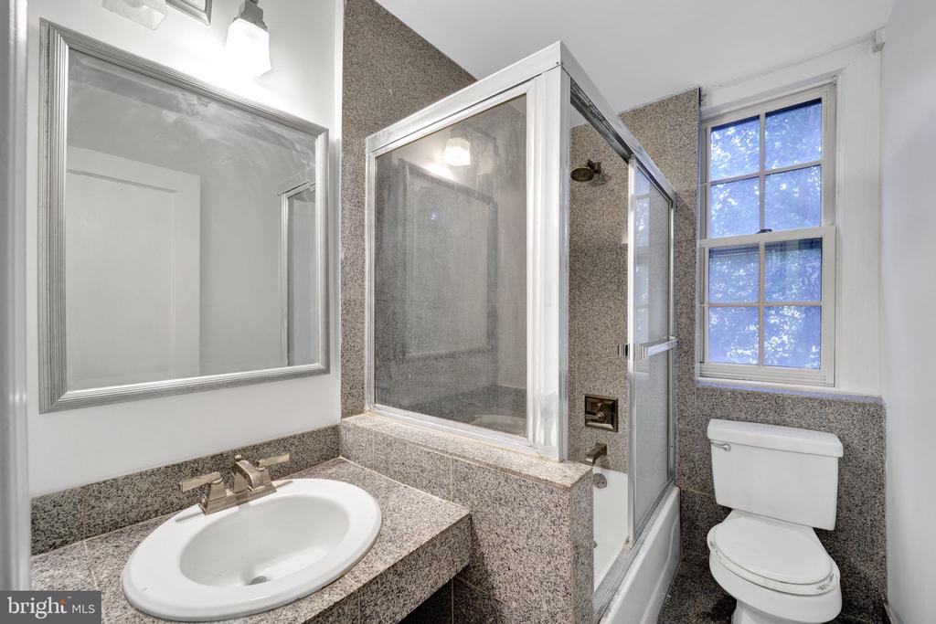 2032 BELMONT NW Unit: 215
