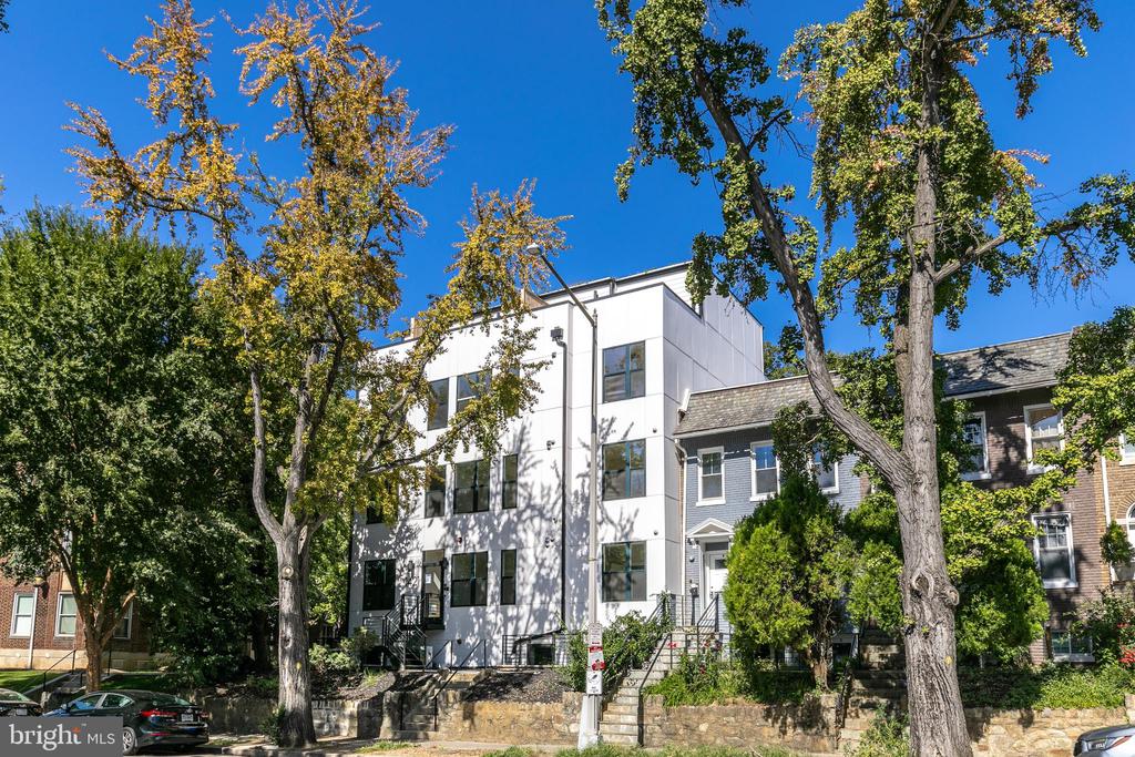 1421 Spring Rd NW #303
