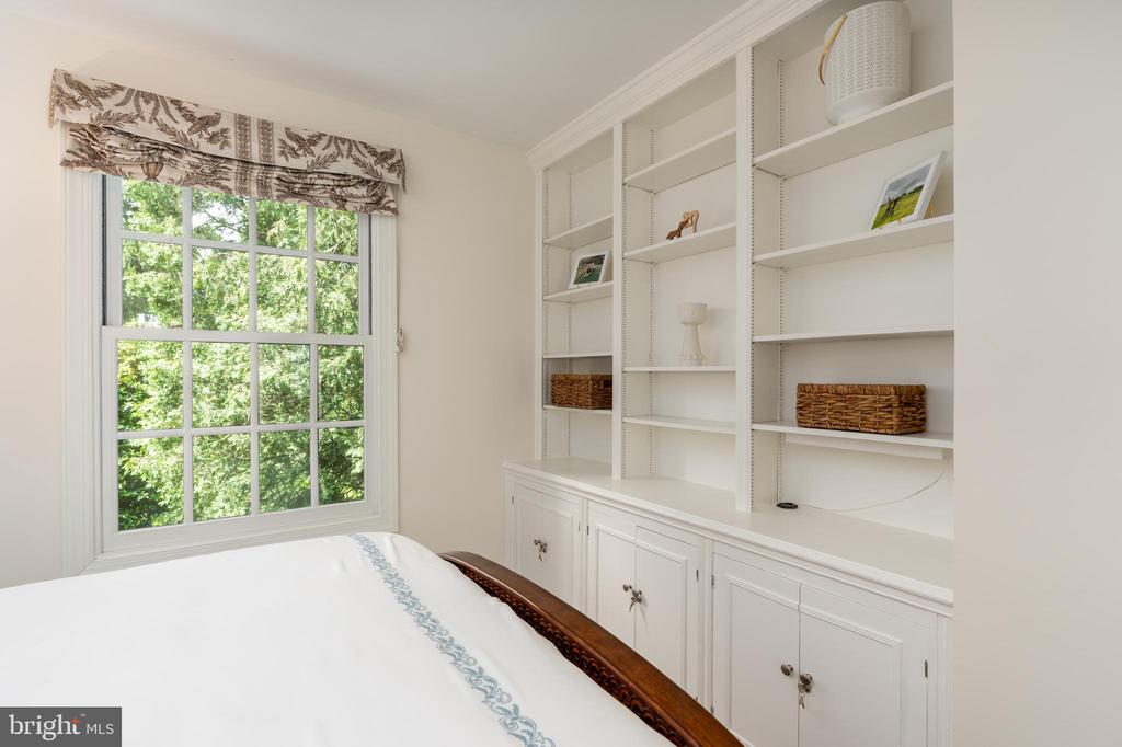 4 POMANDER WALK NW