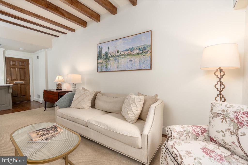 4 POMANDER WALK NW