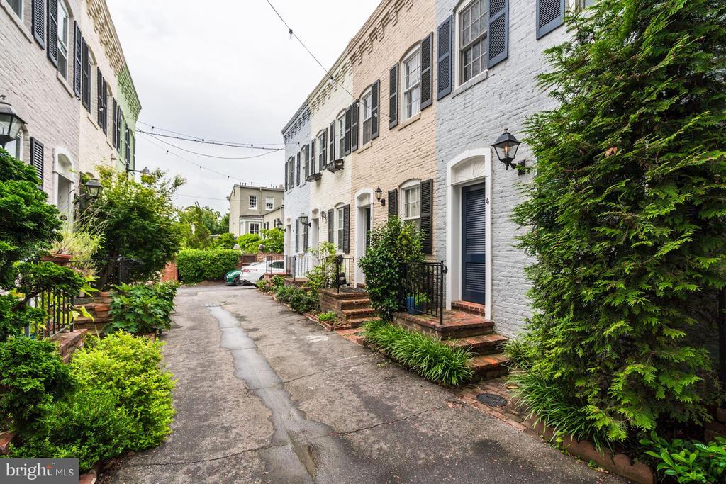 4 POMANDER WALK NW