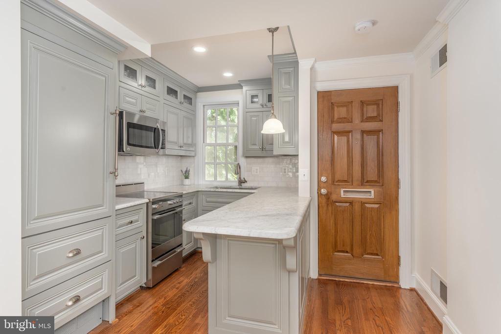 4 POMANDER WALK NW