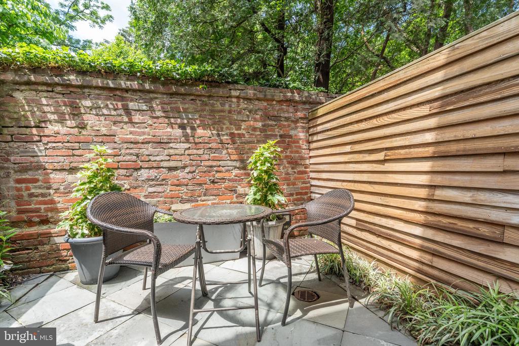 4 POMANDER WALK NW