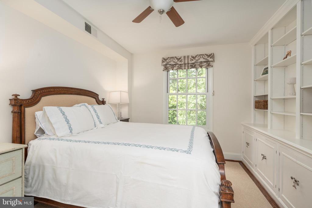 4 POMANDER WALK NW