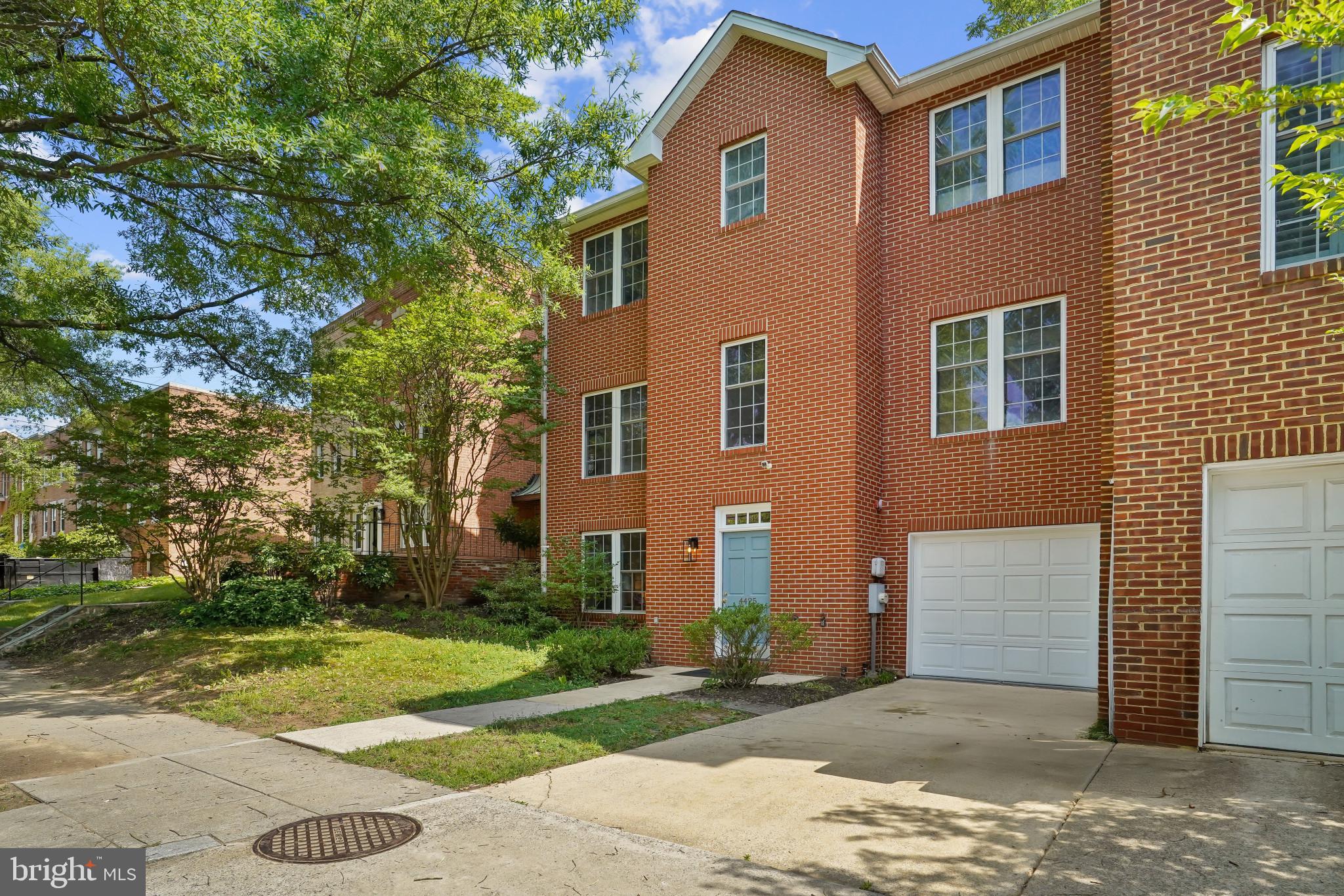 4425 MacArthur Blvd NW