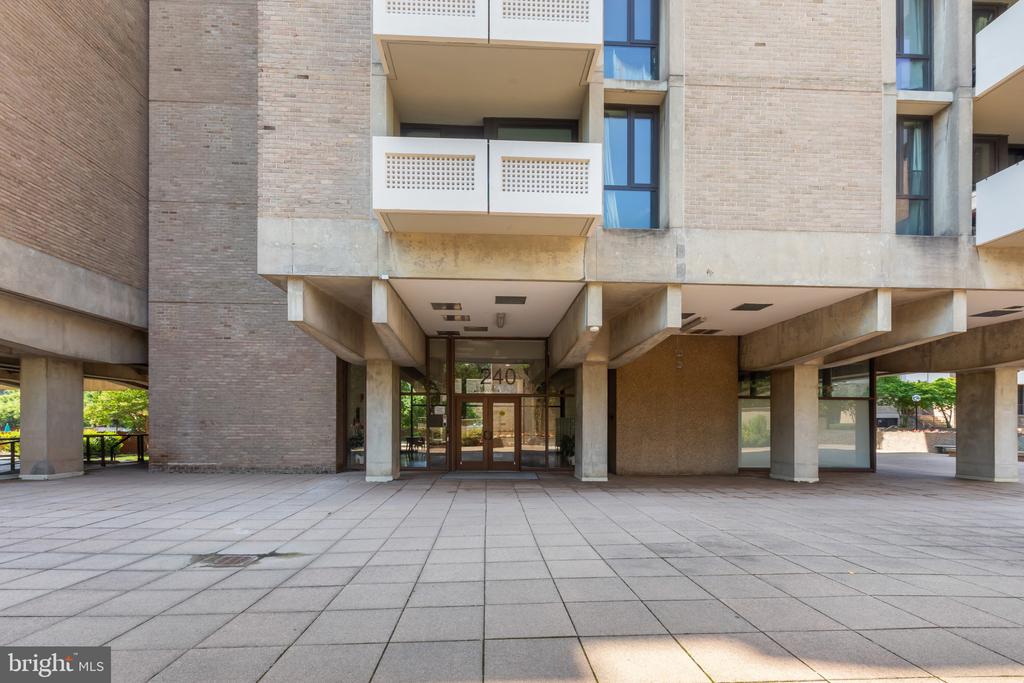 240 M St SW #E715