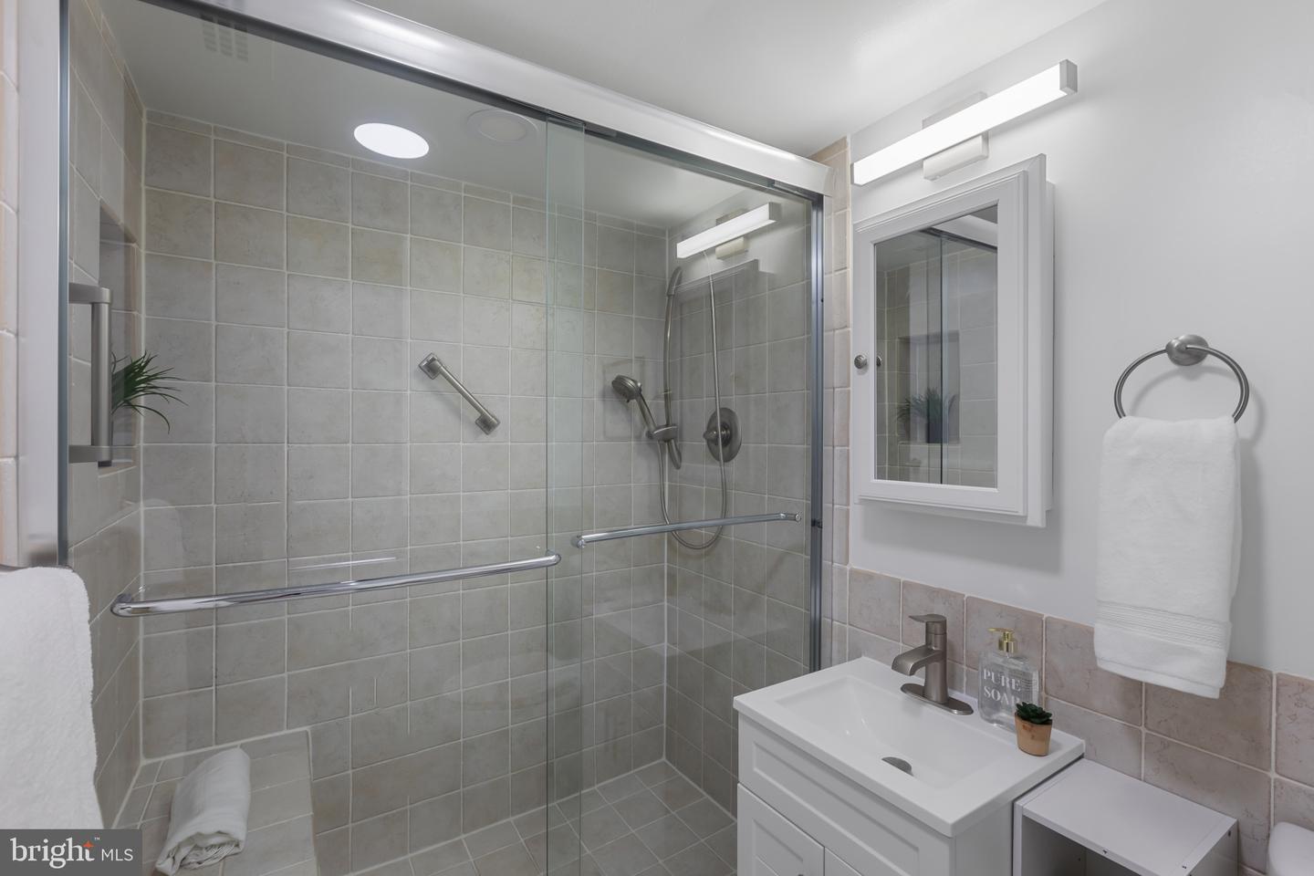 240 M St SW #E715