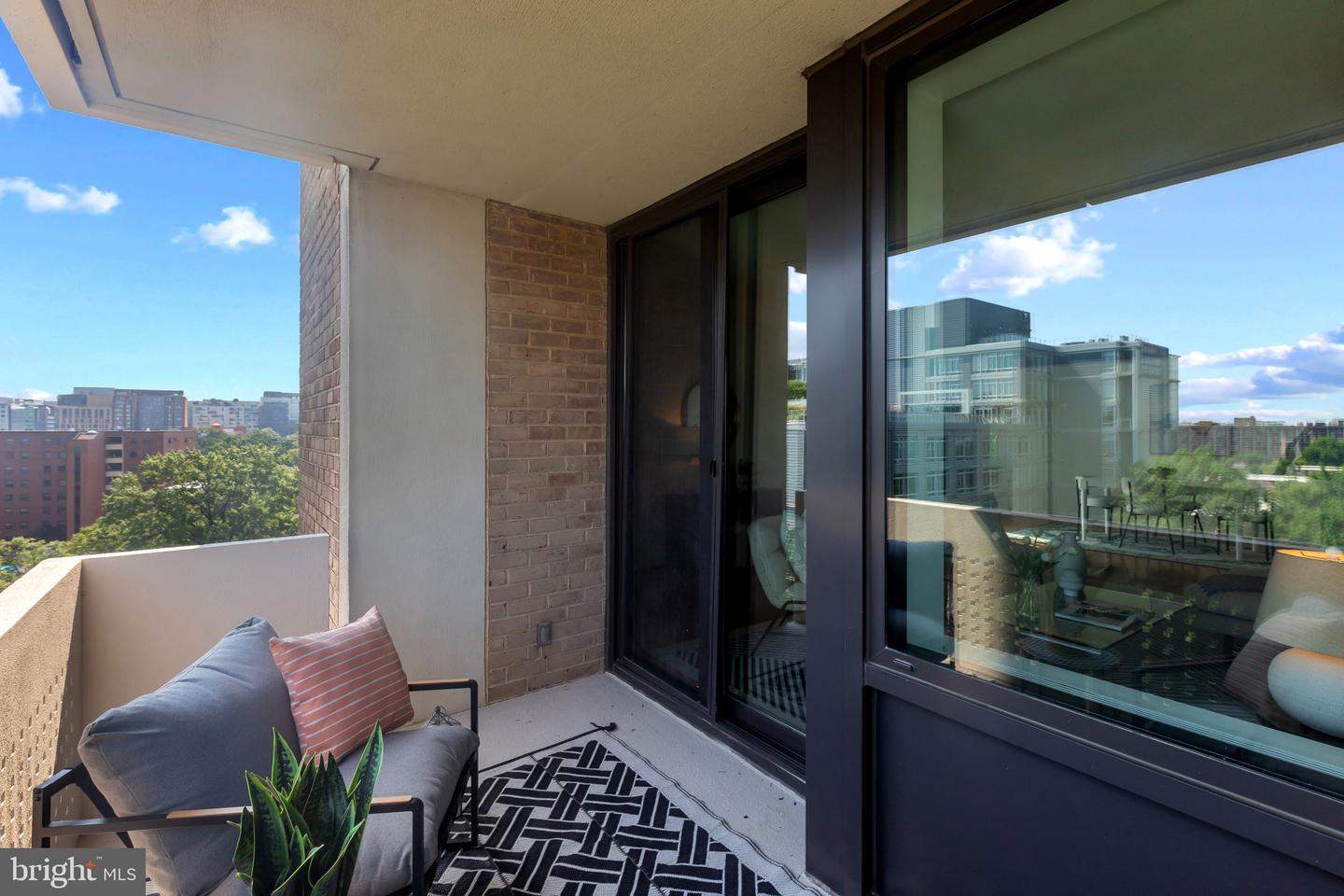240 M St SW #E715