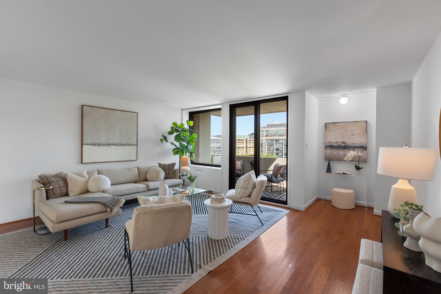 240 M St SW #E715