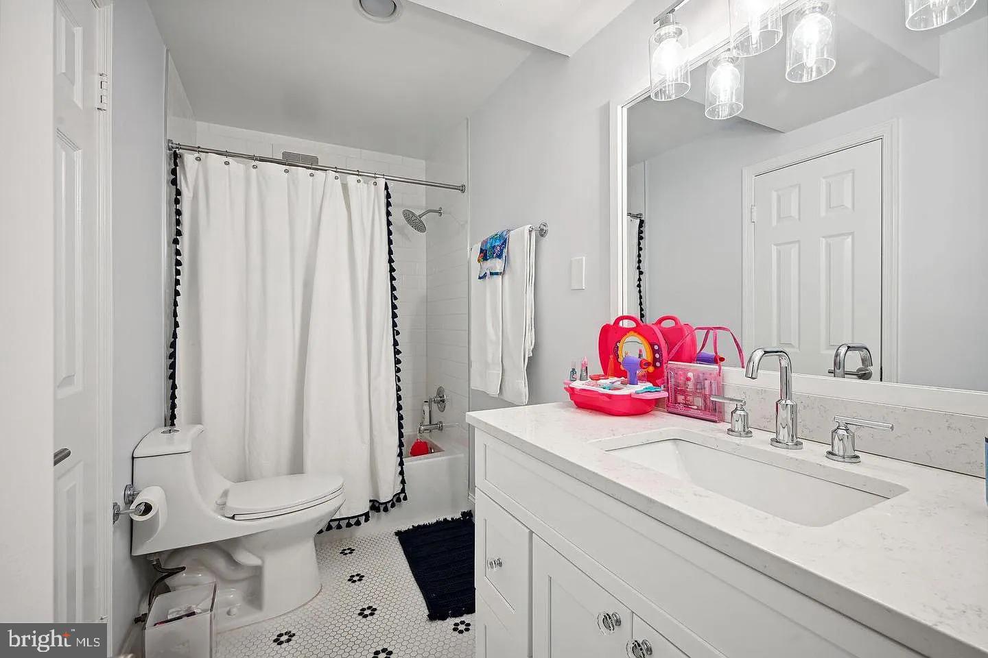 2828 WISCONSIN AVE NW #305