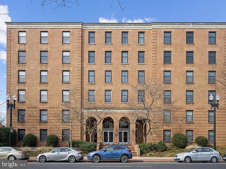 2828 WISCONSIN AVE NW #305