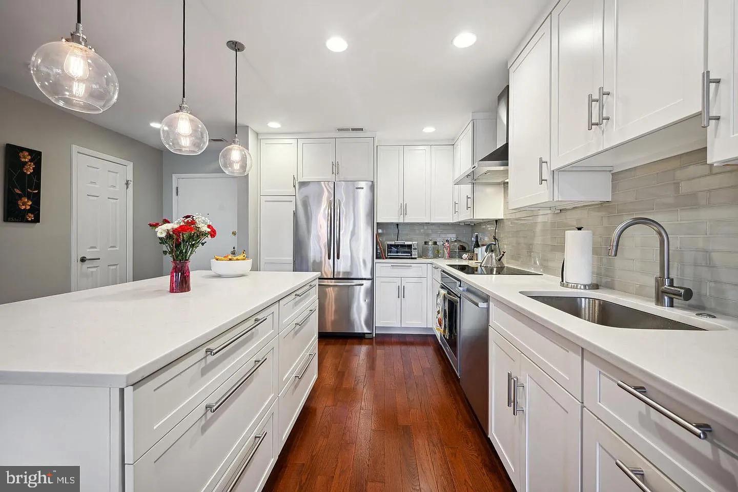 2828 WISCONSIN AVE NW #305