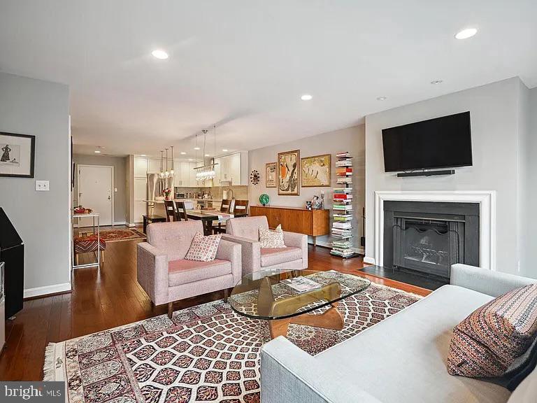 2828 WISCONSIN AVE NW #305