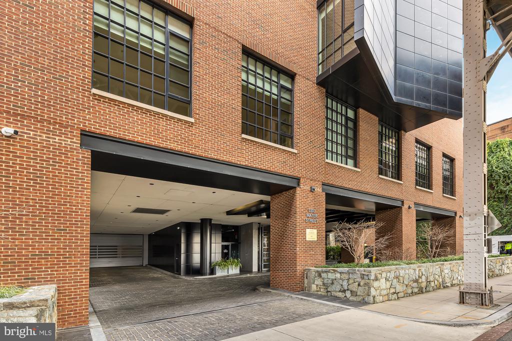 3303 WATER STREET NW Unit: 5H