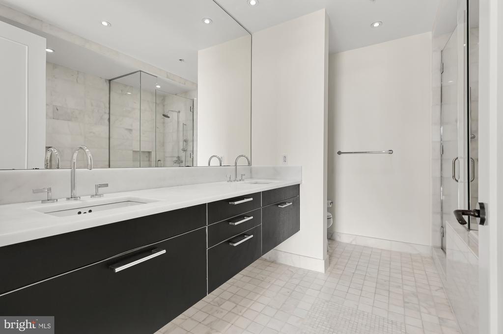3303 WATER STREET NW Unit: 5H