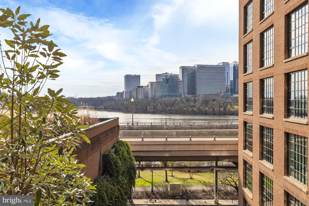 3303 WATER STREET NW Unit: 5H