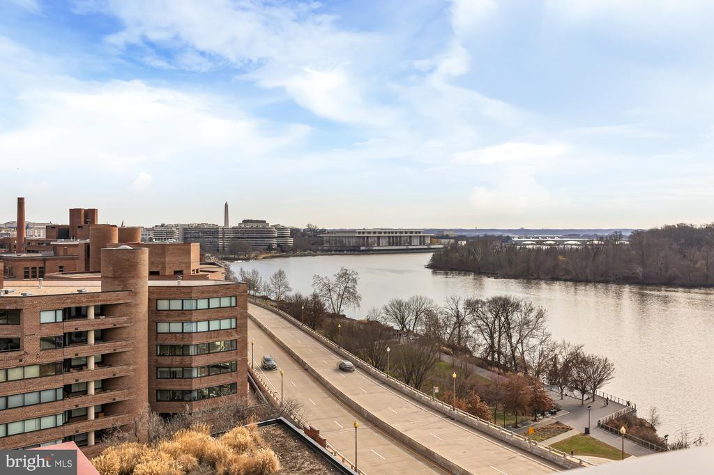 3303 WATER STREET NW Unit: 5H