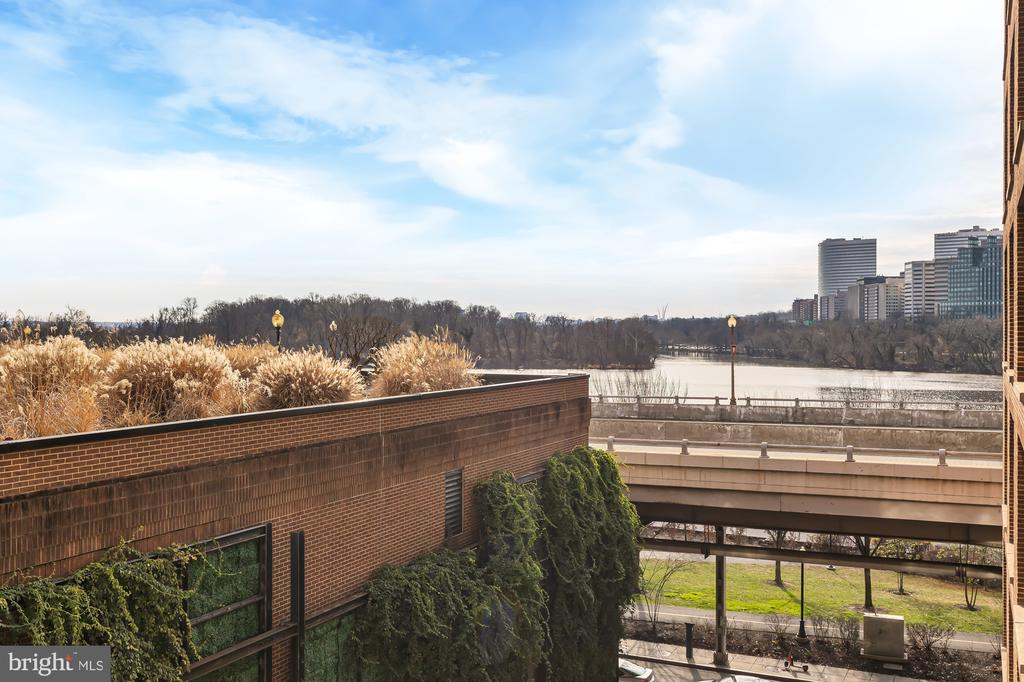 3303 WATER STREET NW Unit: 5H