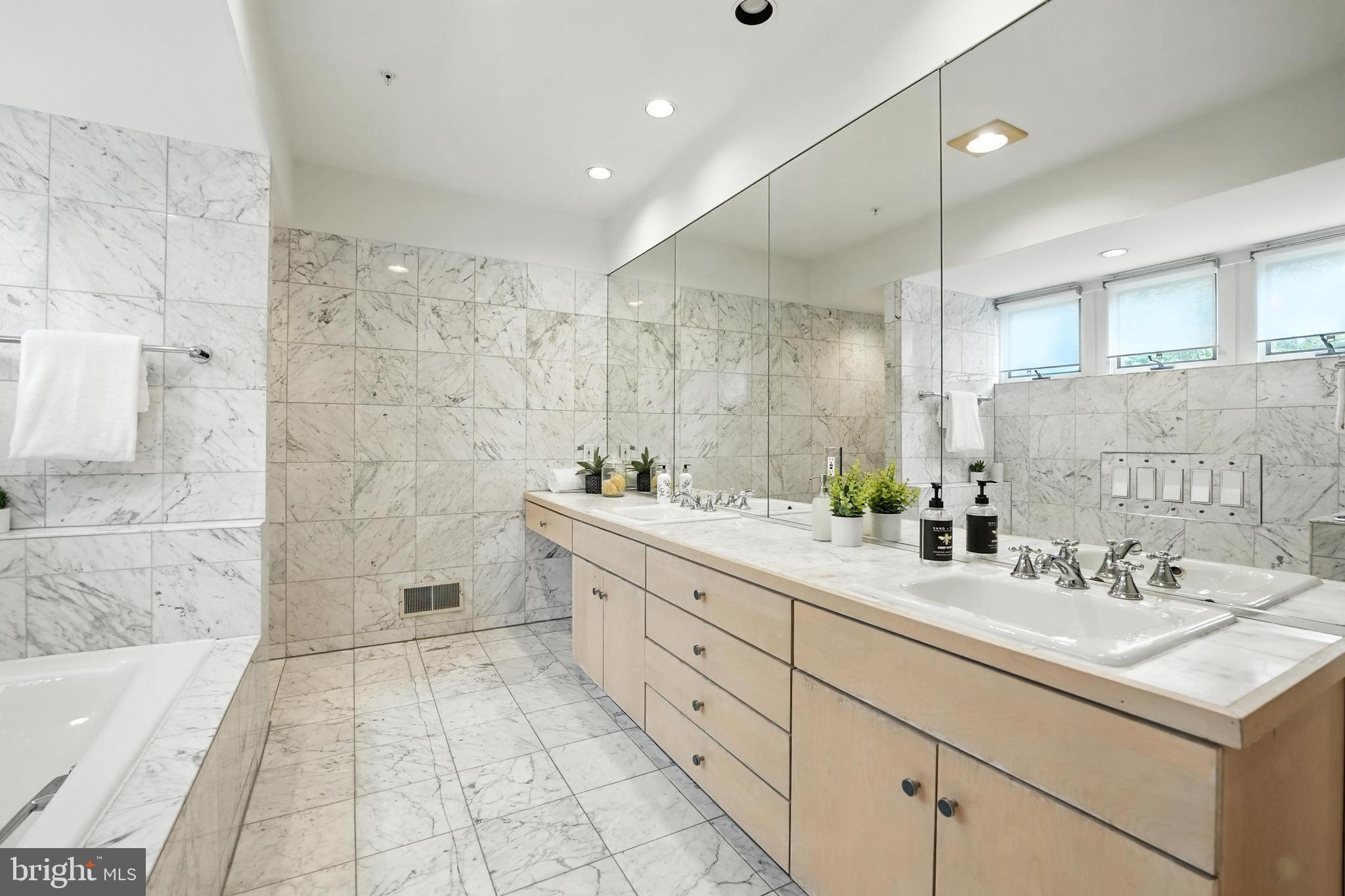 6702 OREGON AVENUE NW