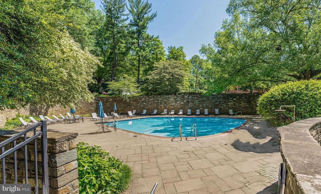 4000 TUNLAW ROAD NW Unit: 811
