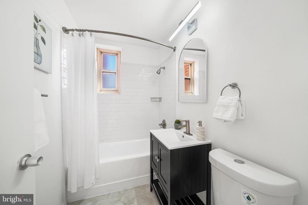 4000 TUNLAW ROAD NW Unit: 811