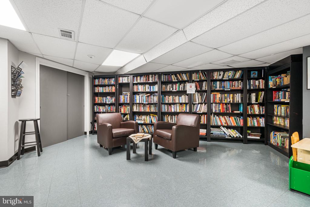 4000 TUNLAW ROAD NW Unit: 811