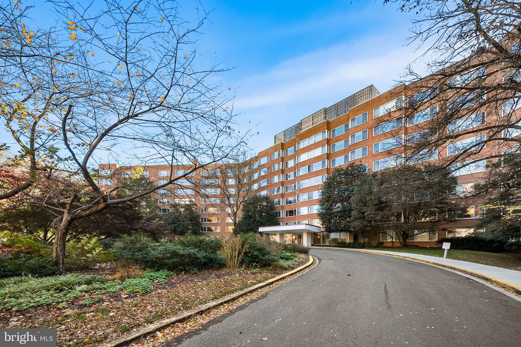 4000 TUNLAW ROAD NW Unit: 811