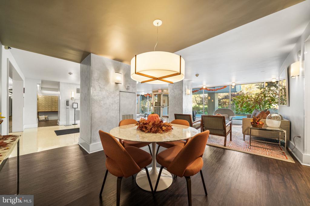 4000 TUNLAW ROAD NW Unit: 811