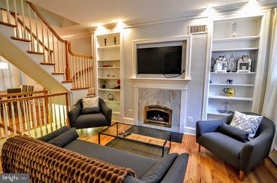 1029 30TH STREET NW