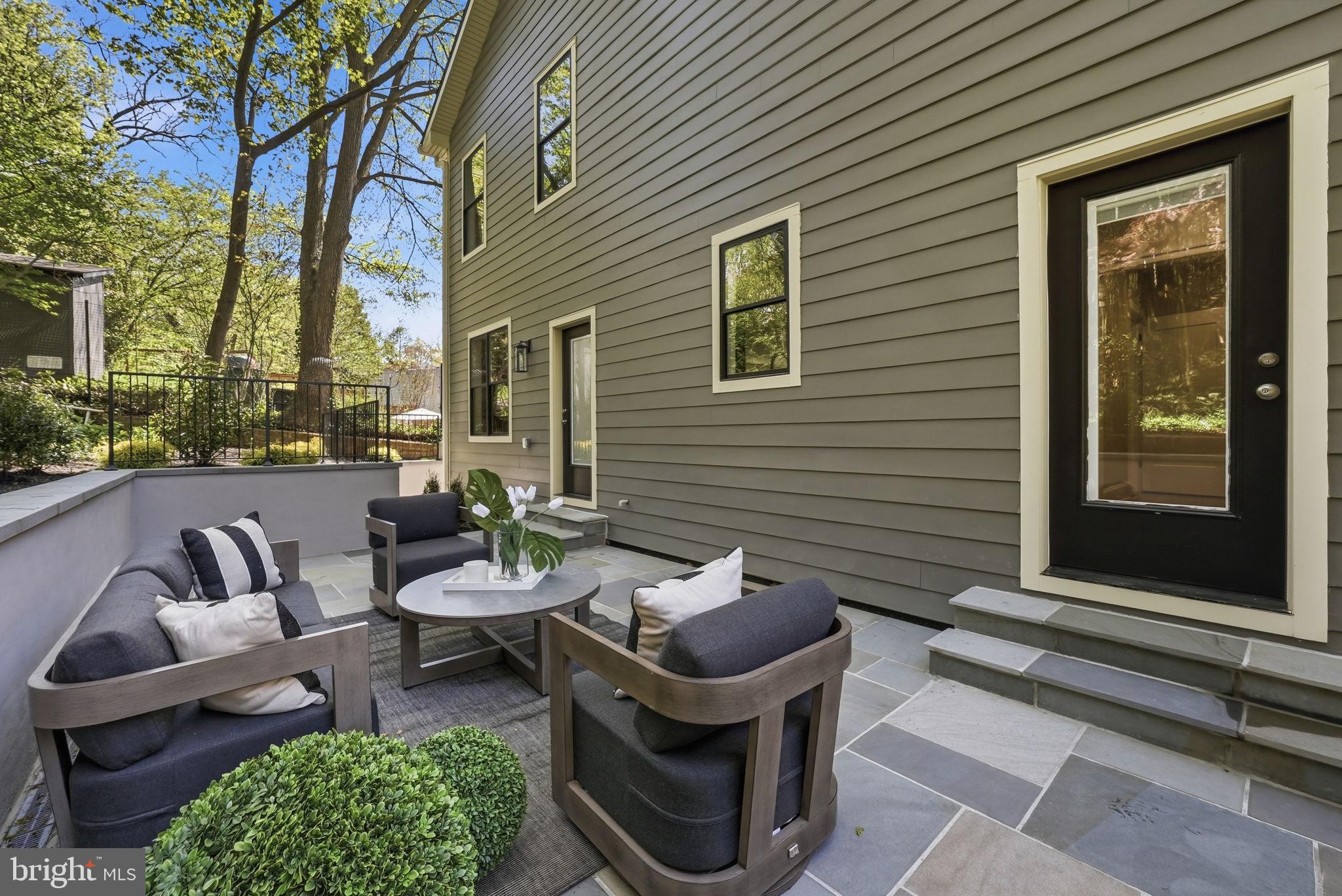 5047 MACARTHUR BOULEVARD NW