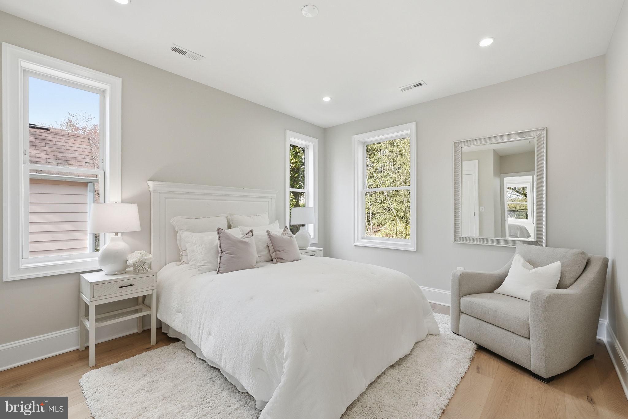 5047 MACARTHUR BOULEVARD NW