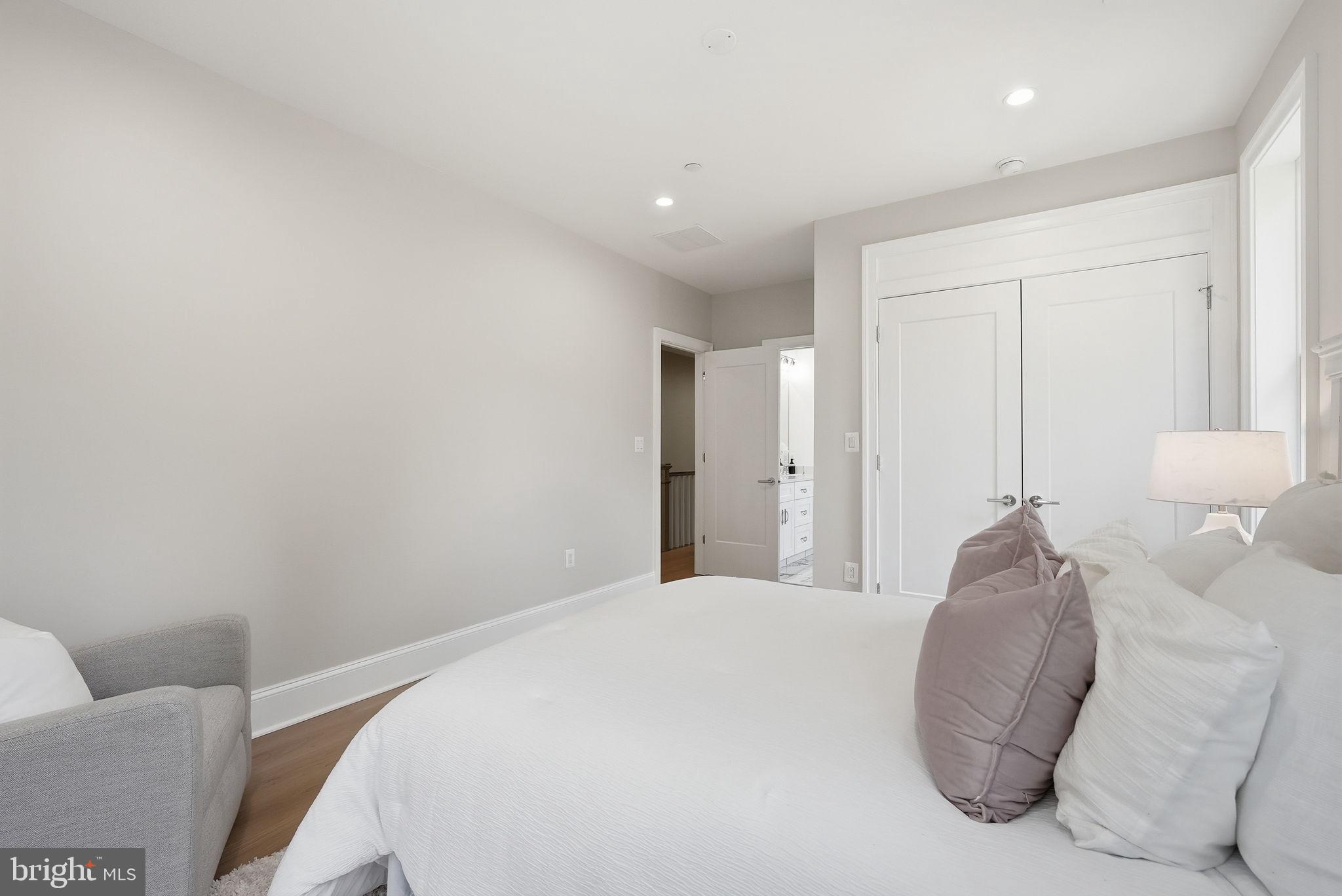 5047 MACARTHUR BOULEVARD NW