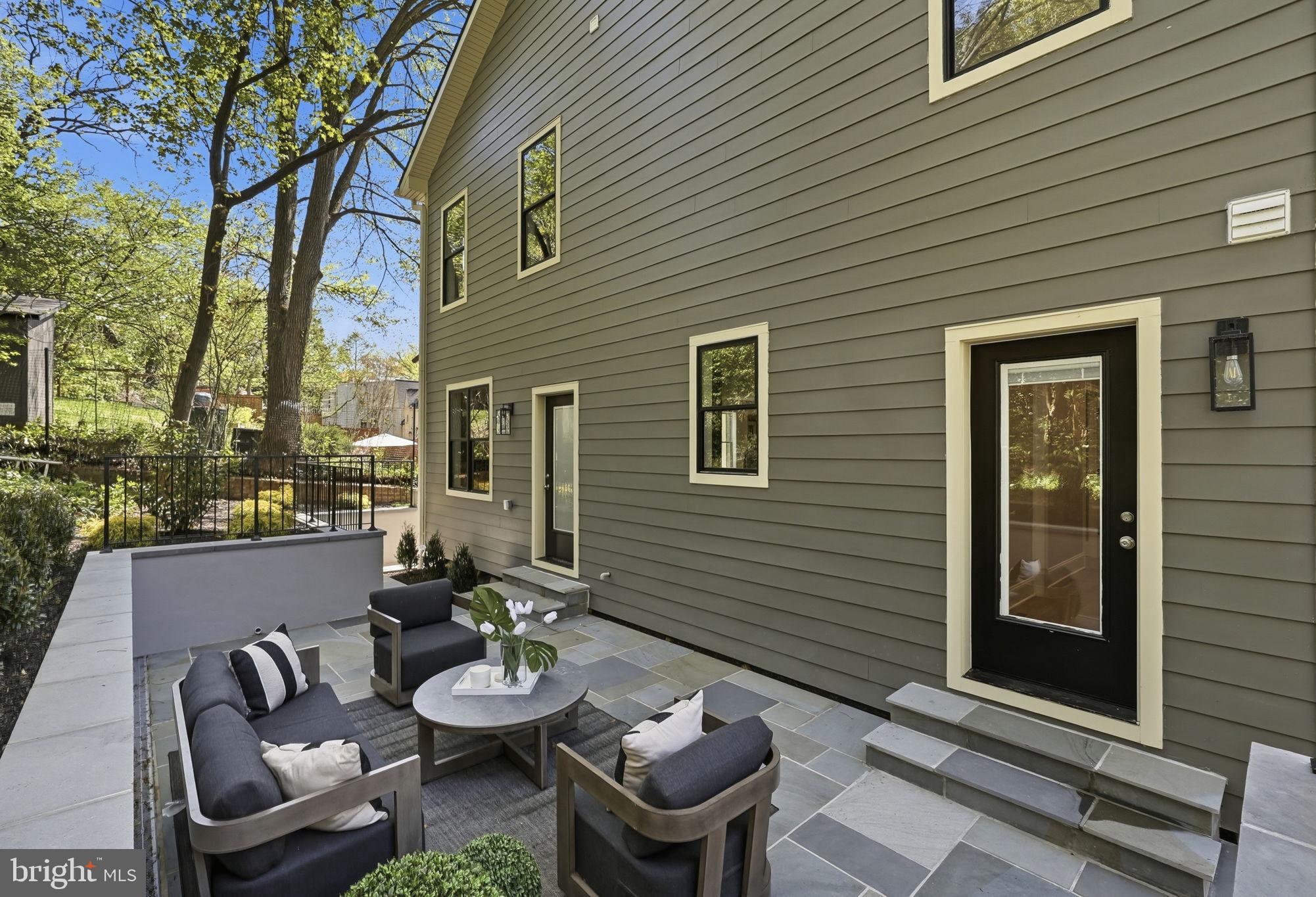 5047 MACARTHUR BOULEVARD NW