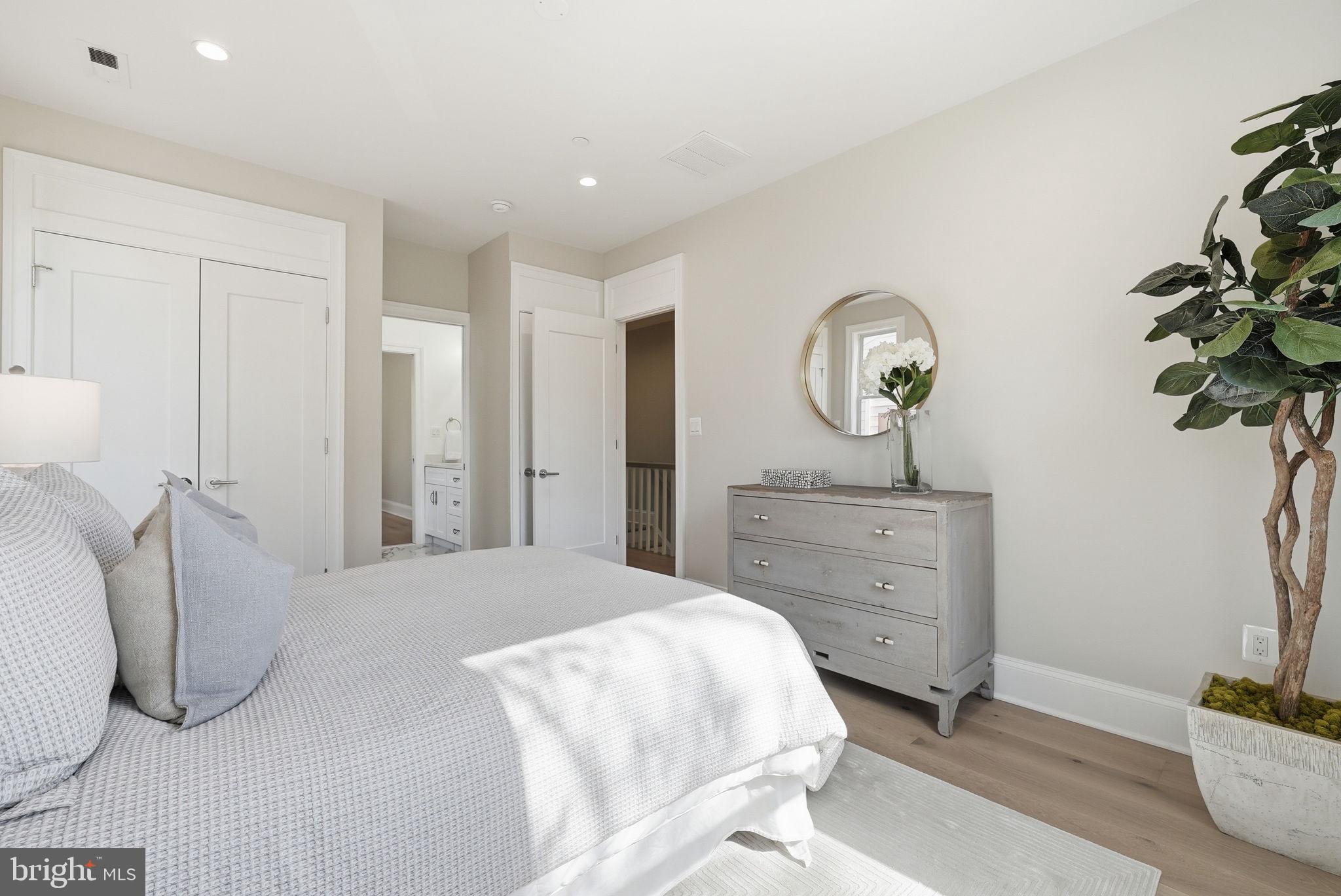 5047 MACARTHUR BOULEVARD NW