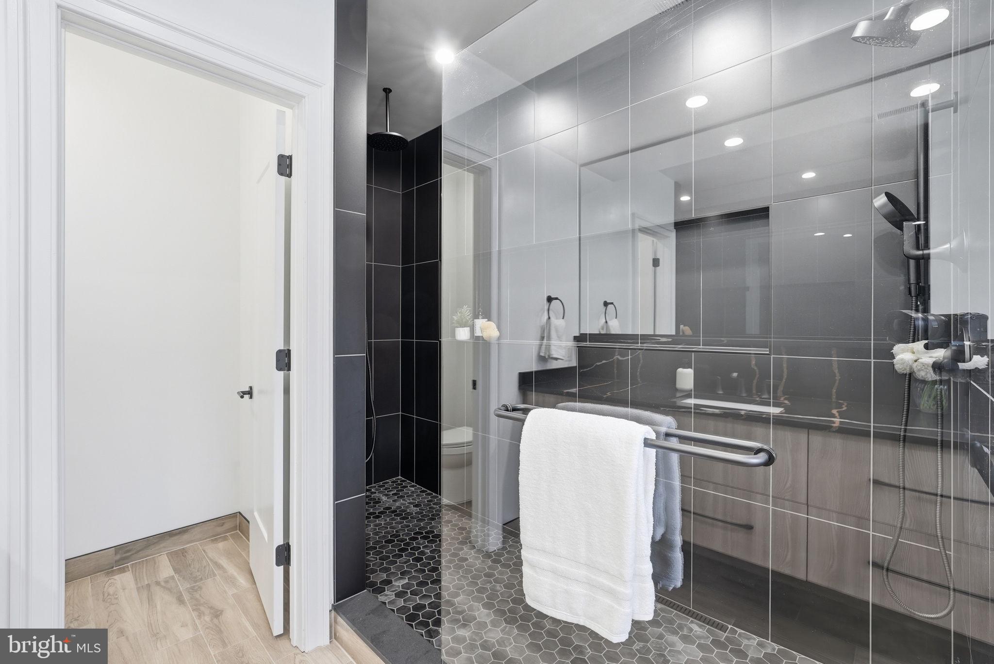 5047 MACARTHUR BOULEVARD NW