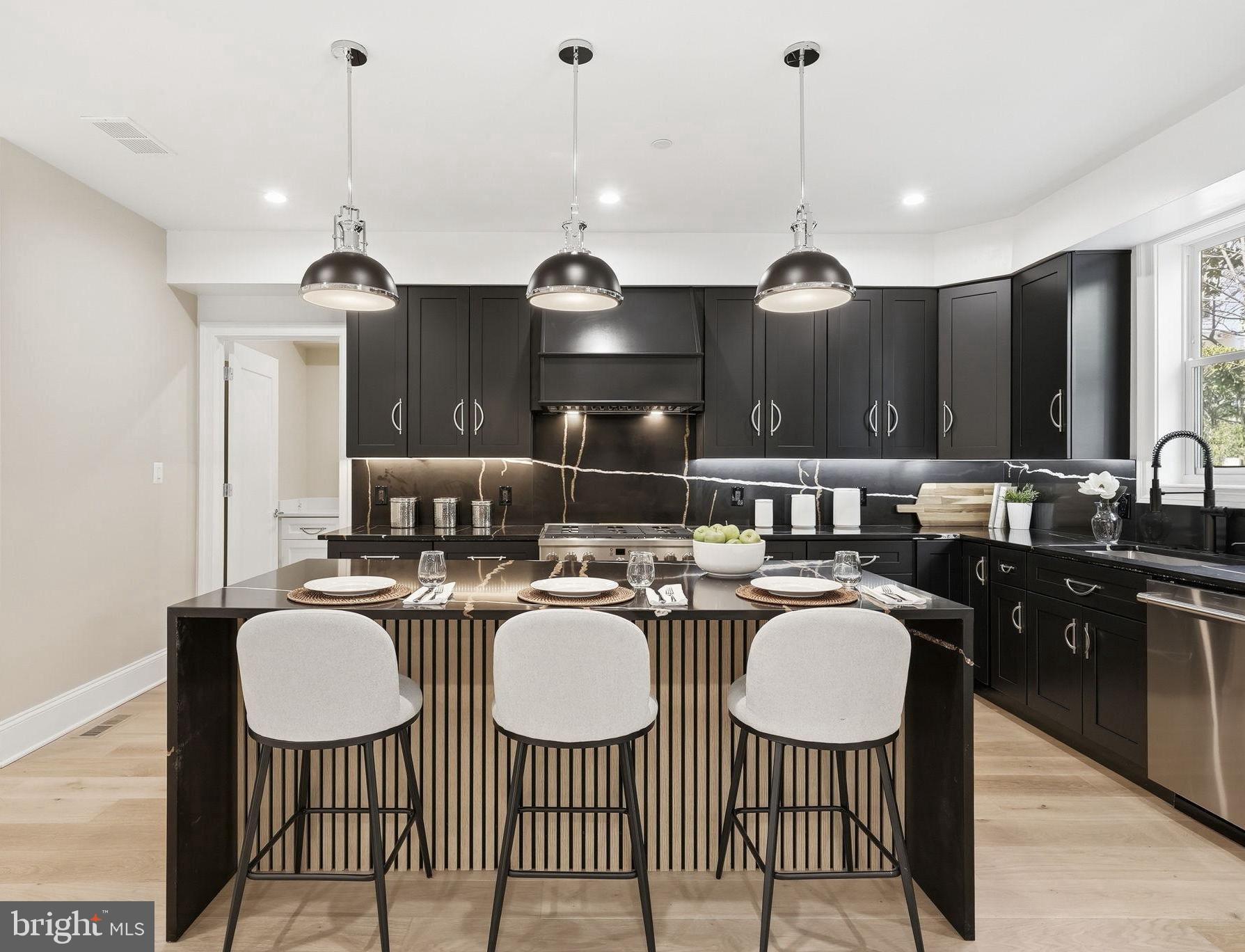 5047 MACARTHUR BOULEVARD NW