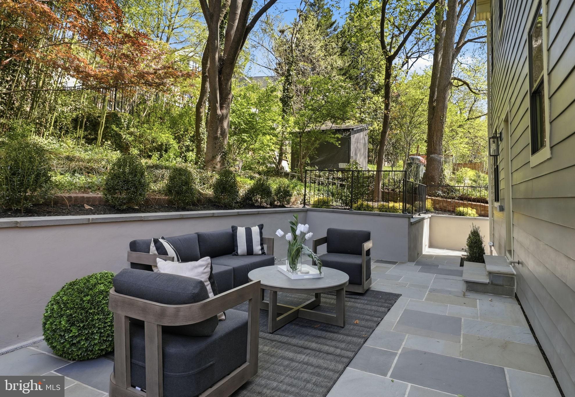 5047 MACARTHUR BOULEVARD NW