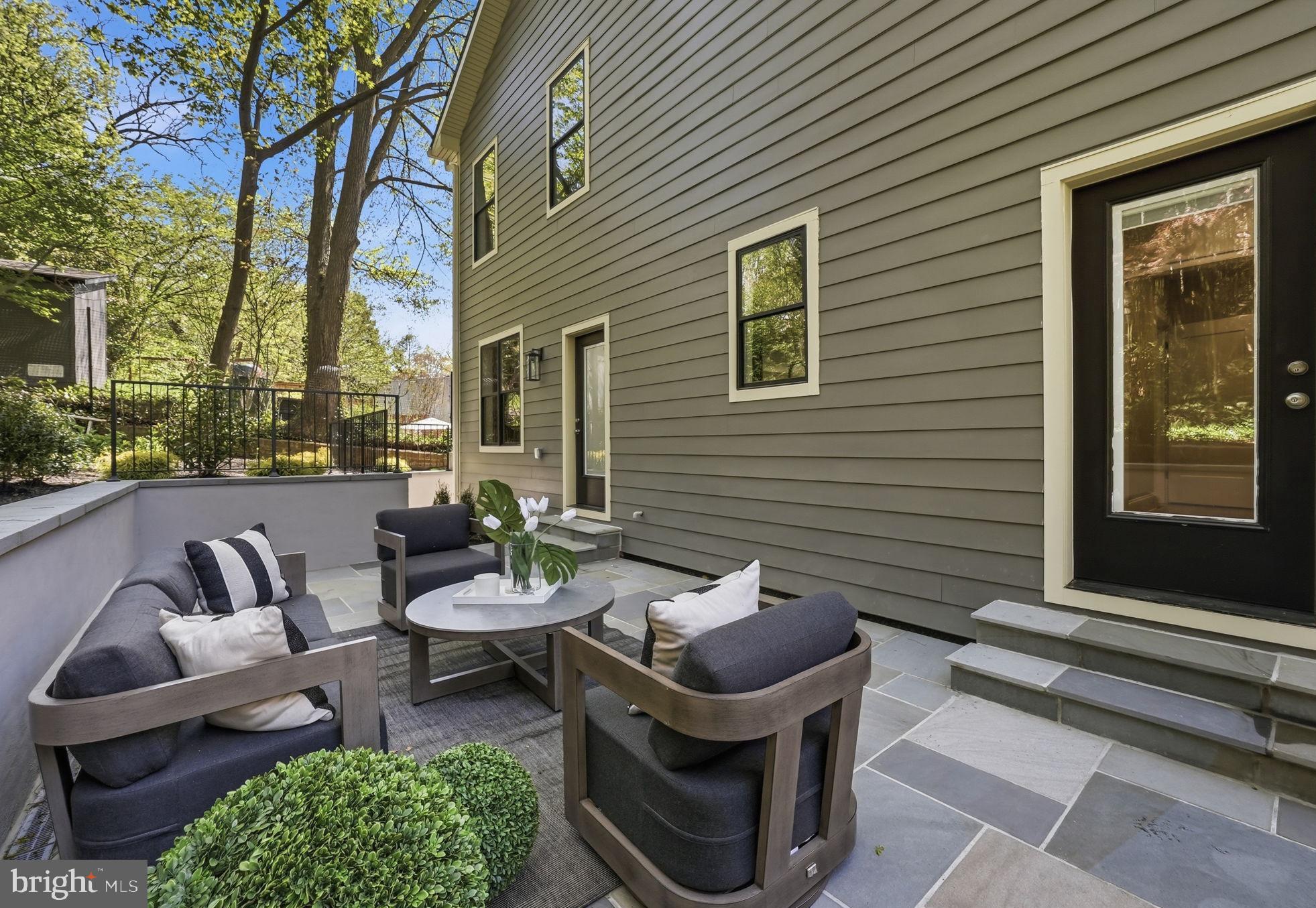 5047 MACARTHUR BOULEVARD NW