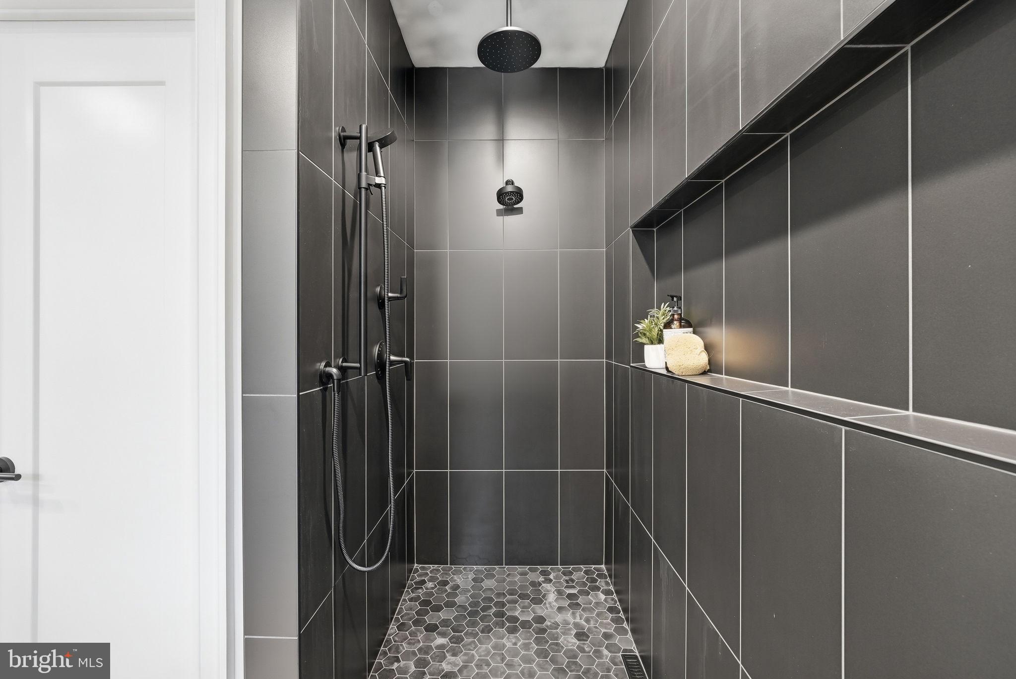 5047 MACARTHUR BOULEVARD NW