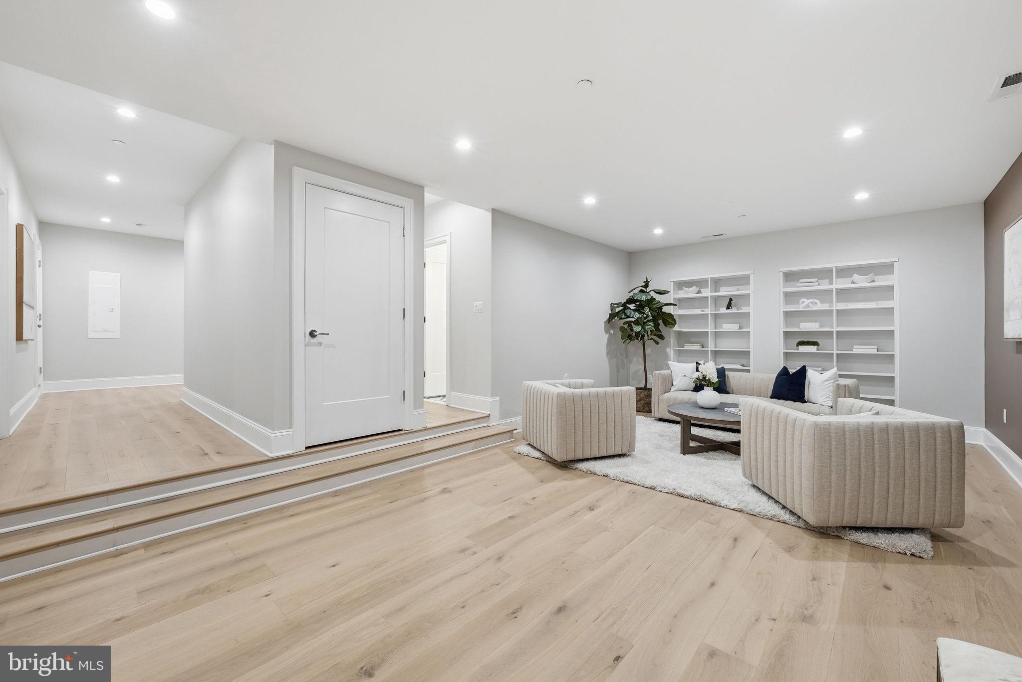 5047 MACARTHUR BOULEVARD NW