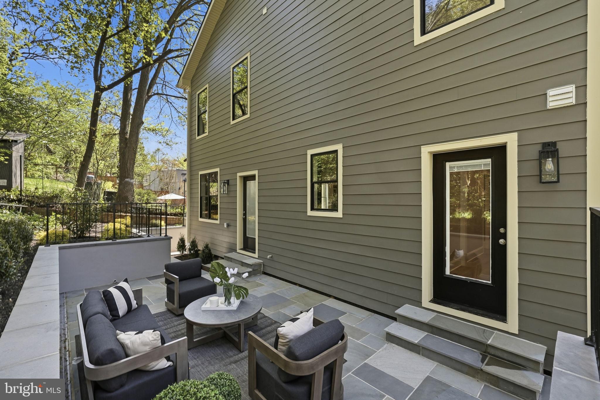 5047 MACARTHUR BOULEVARD NW