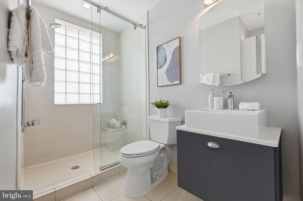 2426 ONTARIO ROAD NW Unit: 401