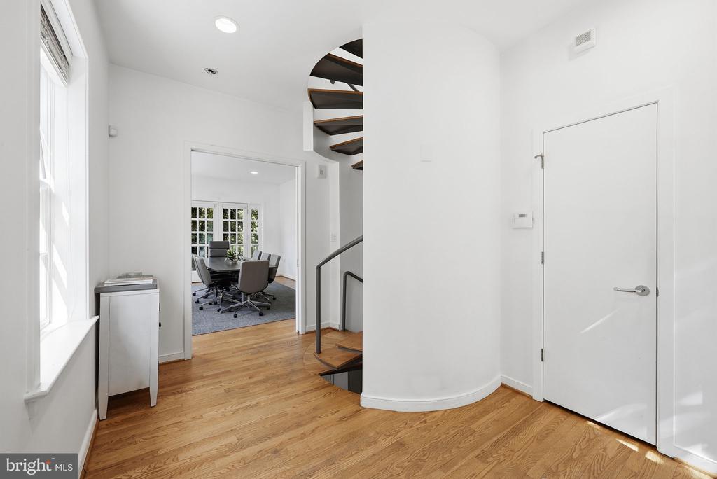 1058 30TH NW