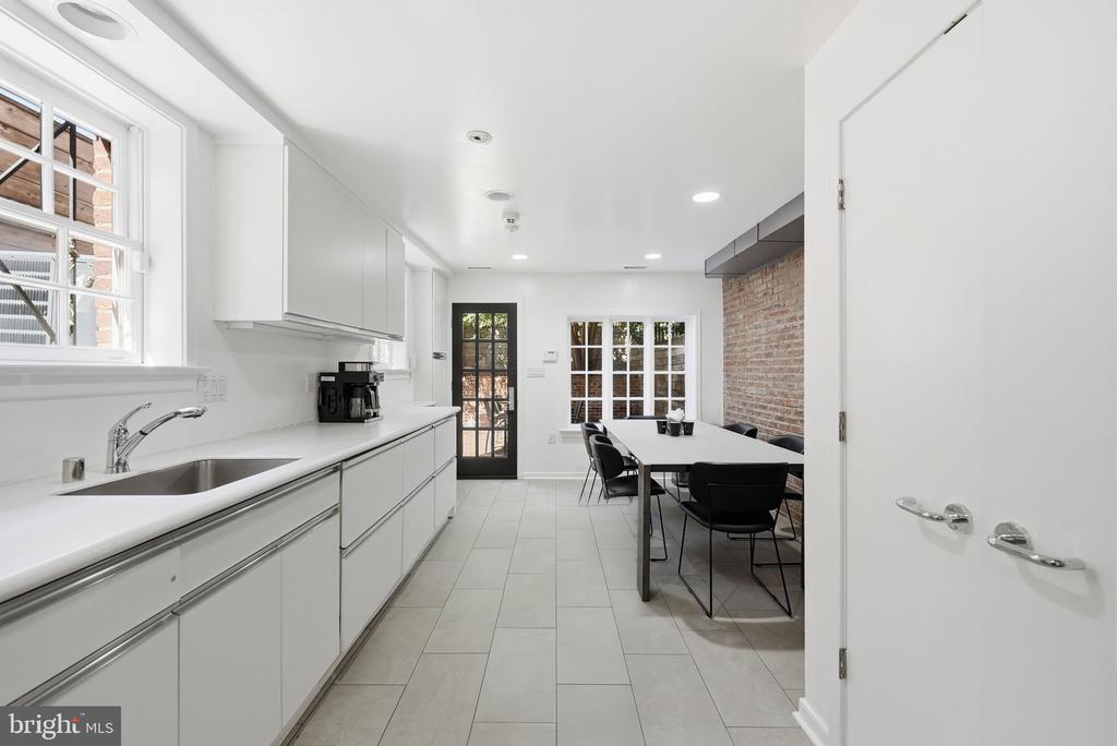 1058 30TH NW